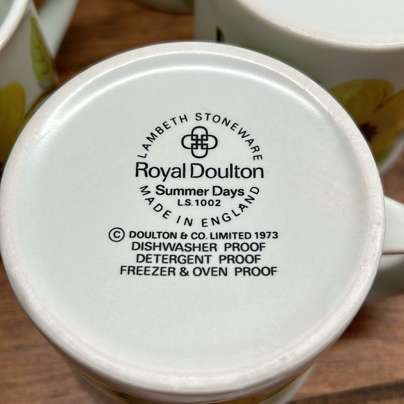Vintage 1973 Royal Doulton Lambeth Stoneware Summer Days Pattern Set Of 8 Mugs - Picture 8 of 14